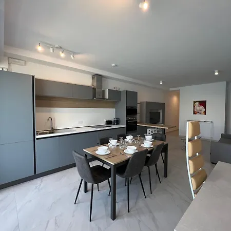 Stylish Seaview Apartmán
